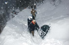 (1) Heavy snowfall causes accidents across Japan